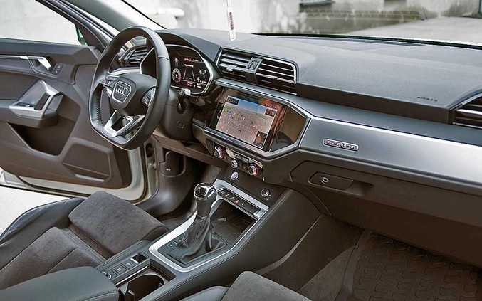 Audi Q3 cena 169000 przebieg: 19500, rok produkcji 2019 z Legnica małe 211